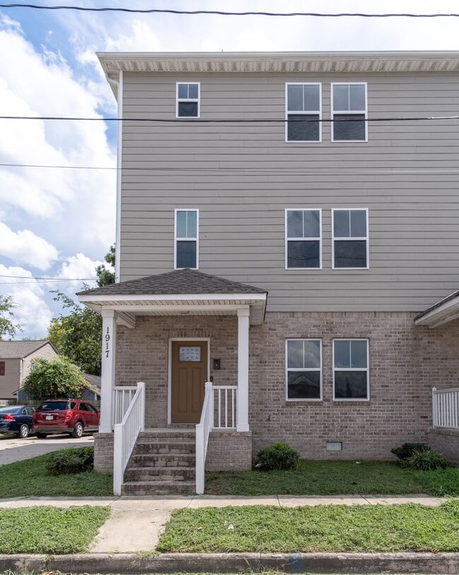 Building Photo - MOVE IN READY 3 Bedroom!