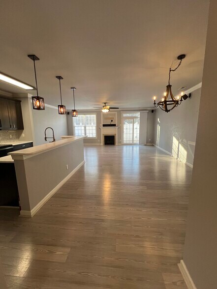 Kitchen/dining & Living room - 1315 Abelia Way