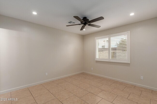 Building Photo - 1628 E Del Rio Dr