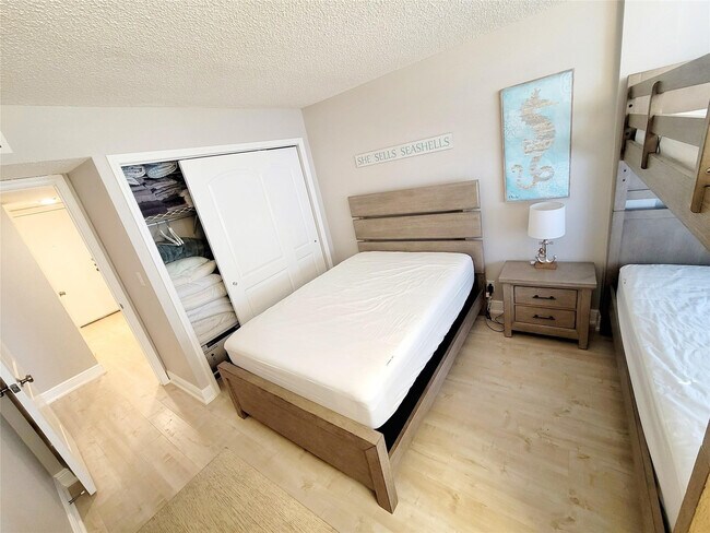 Building Photo - 1009 N Ocean Blvd