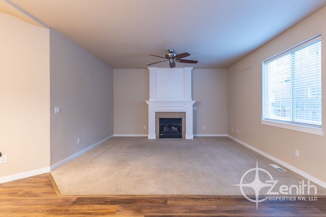 Building Photo - Waived Application Fees! Cozy 3 Bedroom En...