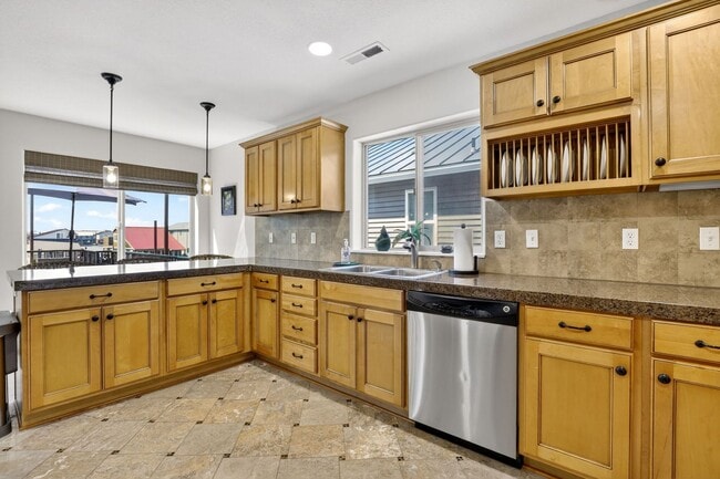 Building Photo - 18525 NE Marine Dr