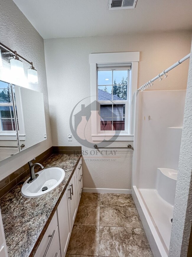 Building Photo - All-Inclusive Stayton Living! Rent Includes All Utilities, Internet, and a Private Garage!