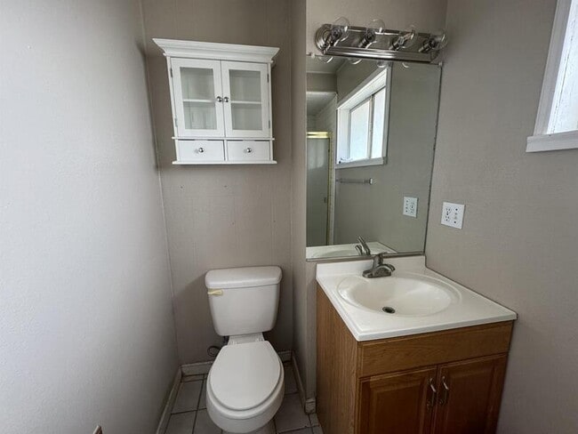 Building Photo - 1345 Agate Ave