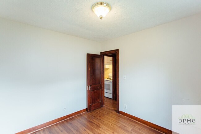 Building Photo - 117 S Hosmer St