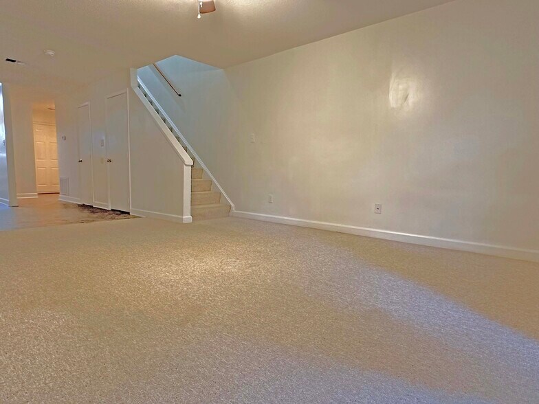 Building Photo - 2500 Avent Ferry Rd