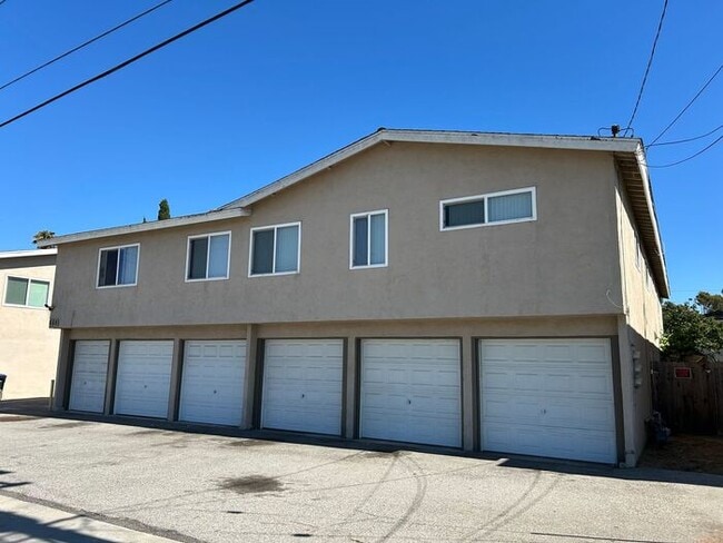 Building Photo - REALLY NICE UPSTRS 1BD 1BA FOR LEASE!