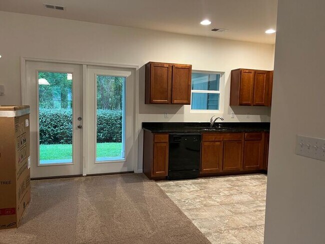 Building Photo - Available NOW- Lovely 2 Bedroom 2.5 Bath T...