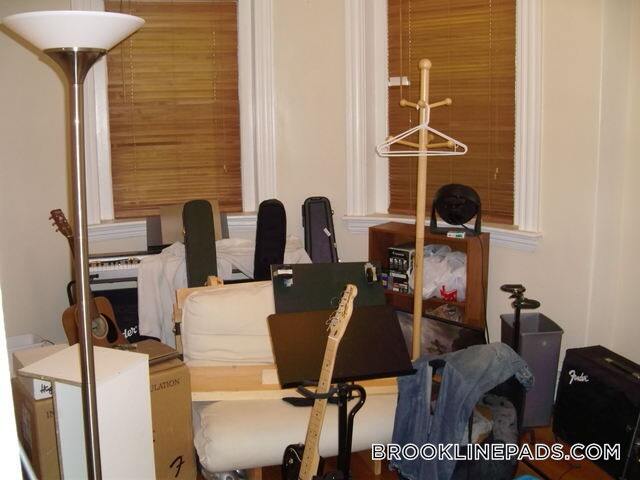 Building Photo - 208 Winthrop Rd