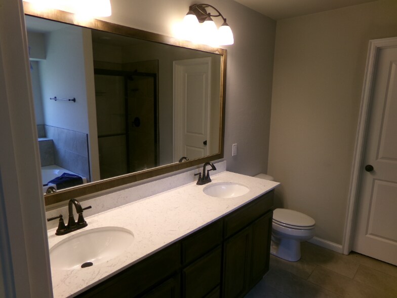 Building Photo - 4203 Eagle Cliff Dr