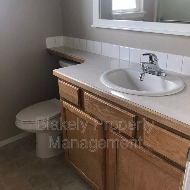 Building Photo - 72 N Pleasant Hill Dr