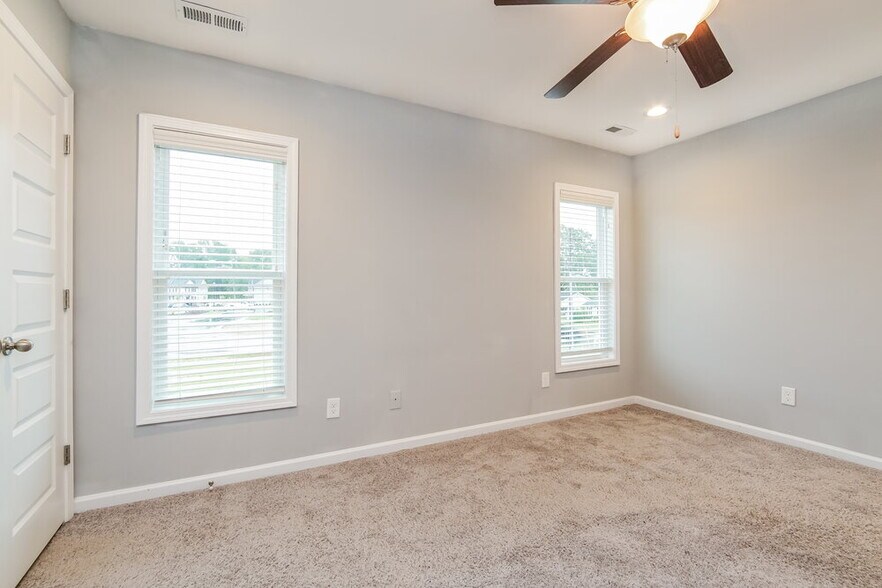 Building Photo - 125 Sturgeon St