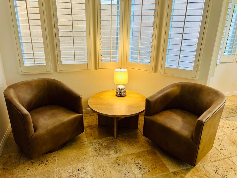 Swivel leather lounge seating - 24 Westwind St