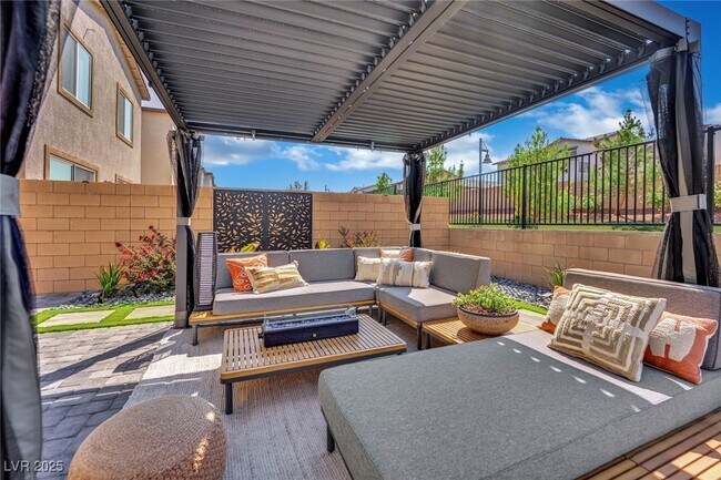 Building Photo - 8907 Roadrunner Ravine St