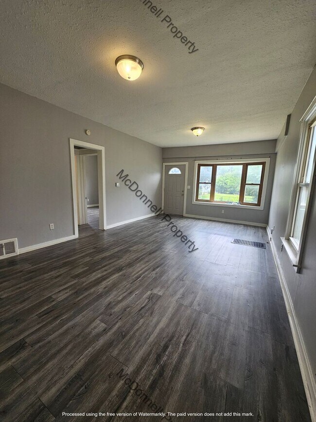 Building Photo - There is a $25 fee per application and eve...