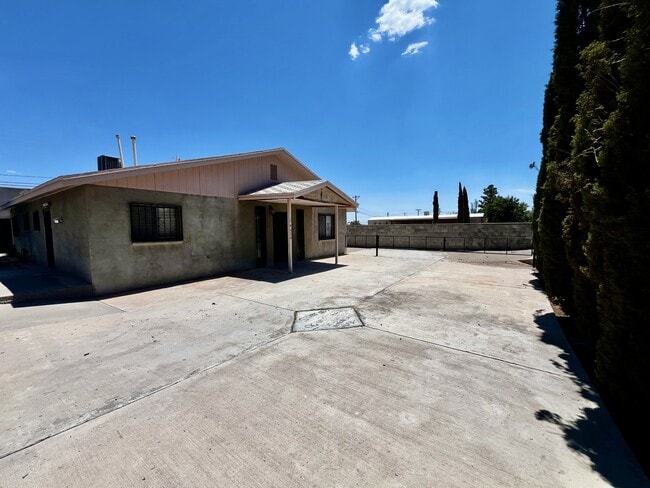 Building Photo - 14624 Eston Pl