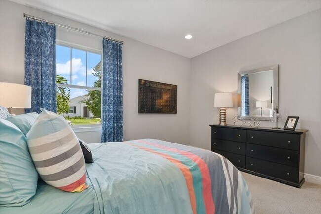 Building Photo - "Unfurnished" Luxurious 5/3.5 Stunning Home with a Generous Loft and a 2 Car Garage in the Highly...