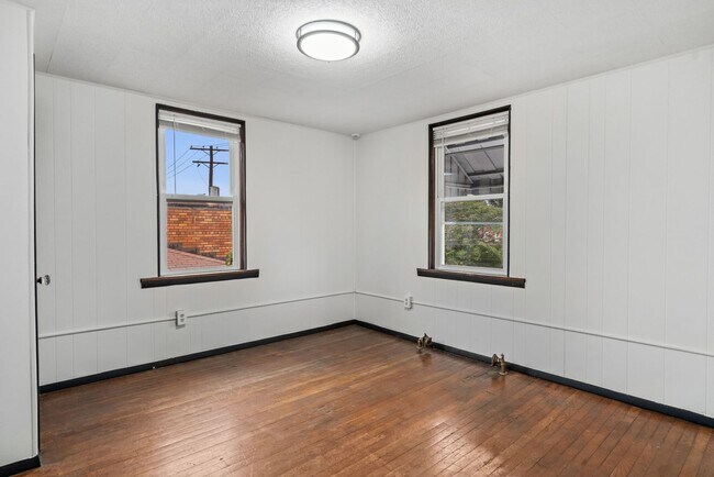 Building Photo - Gorgeous 3 bedroom home in Clairton availa...