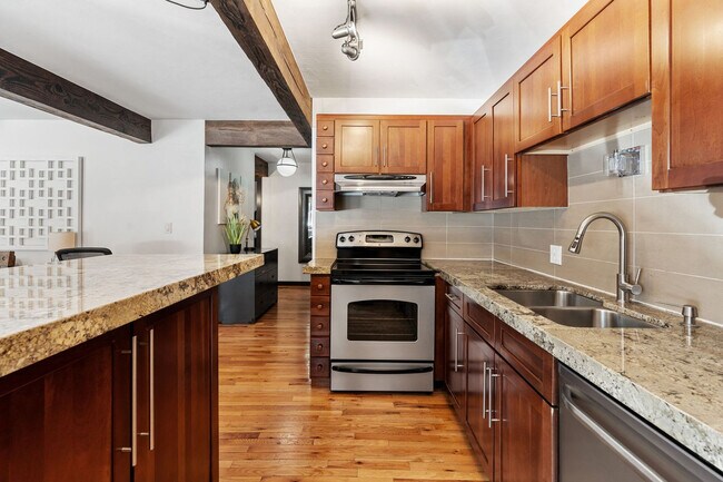 Building Photo - 1039 E Cooper Ave