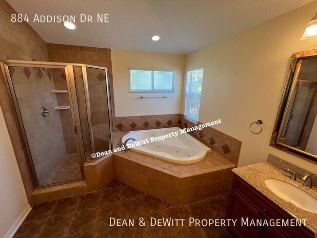 Building Photo - 884 Addison Dr NE