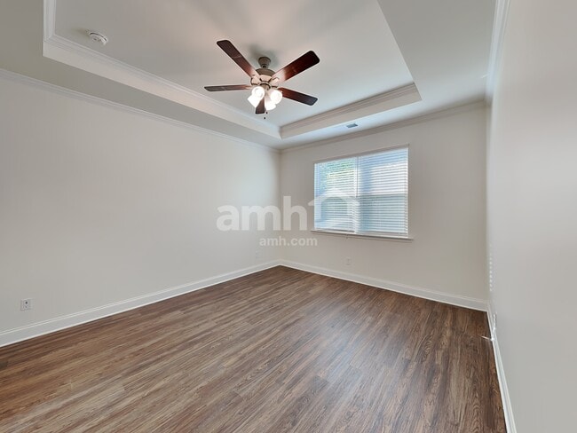 Building Photo - 7060 Creeksong Dr