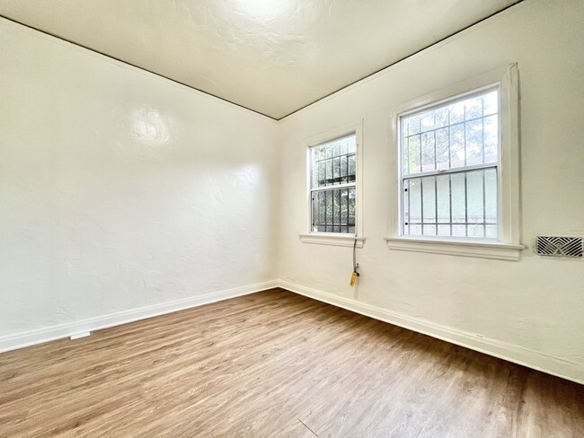 Building Photo - 1321 E 48th St