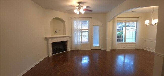 Building Photo - 561 Woodland Park Terrace