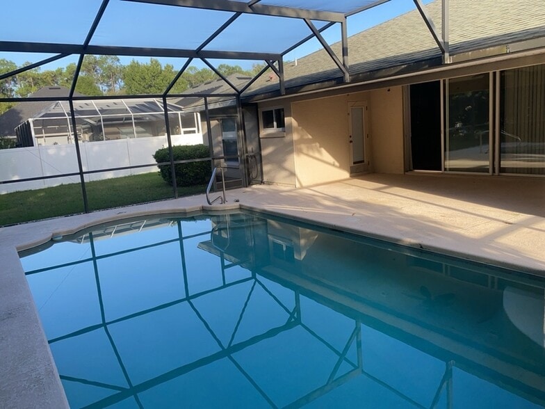 Building Photo - 8 Black Water Way