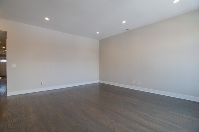 Building Photo - AVAILABLE NOW! Must See Condo for Rent! 2b...