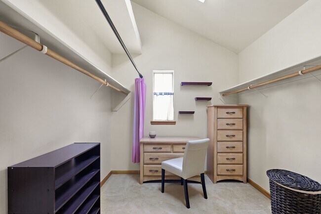 Building Photo - 408 Meadow Ct