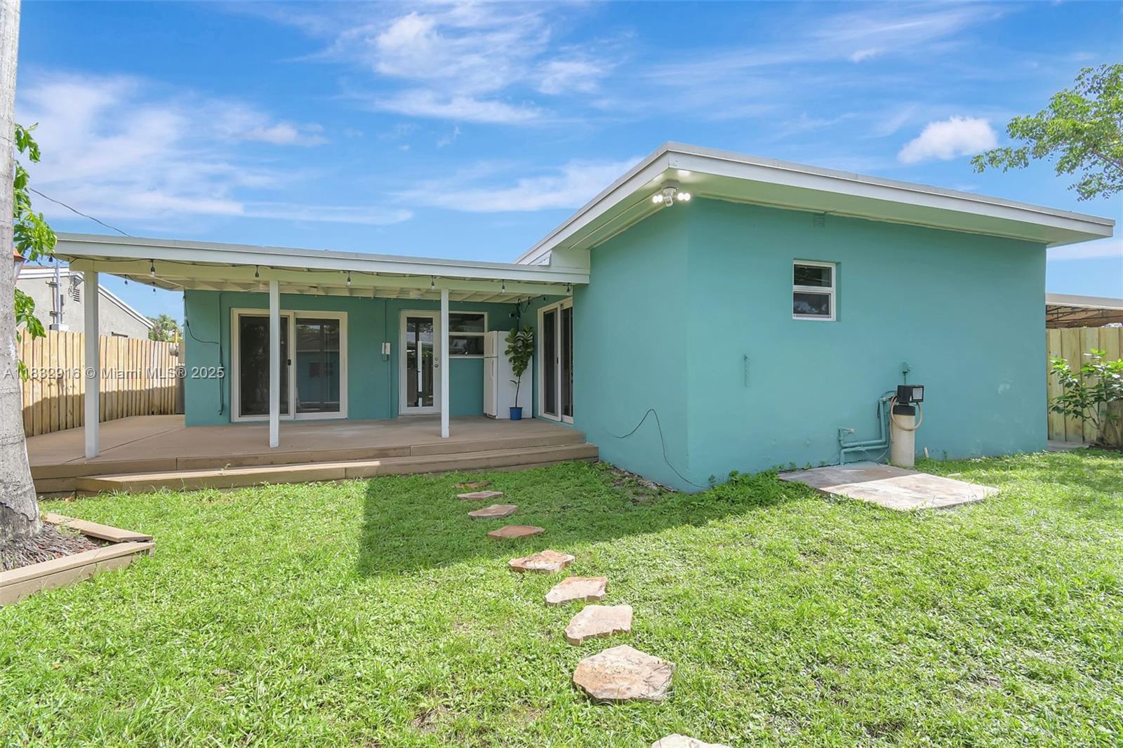 Building Photo - 320 NW 51st Ct