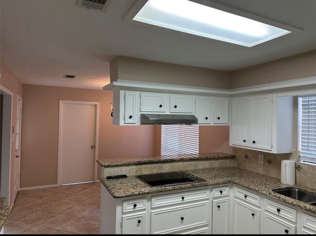 Building Photo - 17406 Spicewood Springs Ln