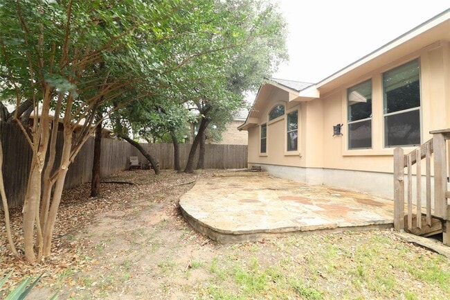 Building Photo - 528 Loma Cedro Bend