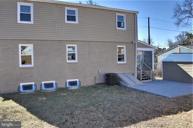 Building Photo - Charming Restored 5BR, 3.5BA Colonial Minu...
