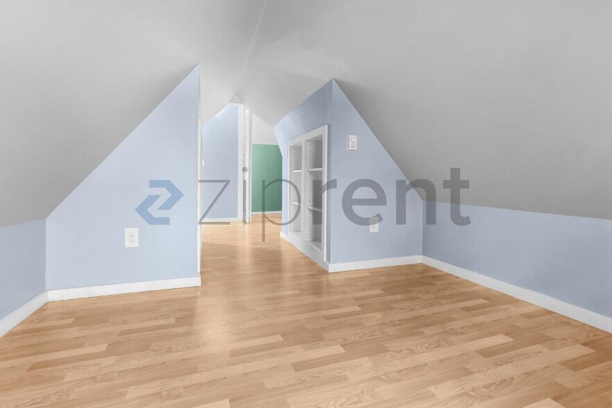 Building Photo - Unit