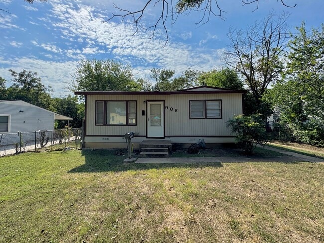 Primary Photo - 906 S 4th St