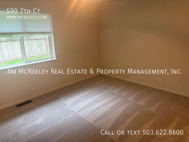 Building Photo - 590 7th Ct