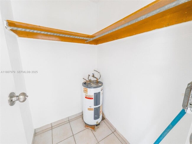 Building Photo - 1736 NW 19th St