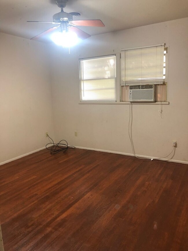 Building Photo - 3 Bedrooms, 1 Bath, 1 Car Garage Near Caprock High School!