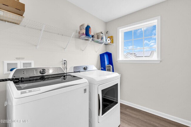 Building Photo - 317 Tulip Ct