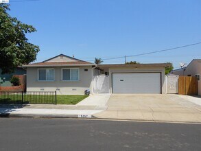 Building Photo - 1257 Henderson Ln