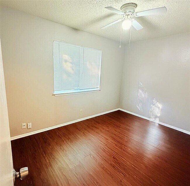 Building Photo - 12800 Tomanet Trail