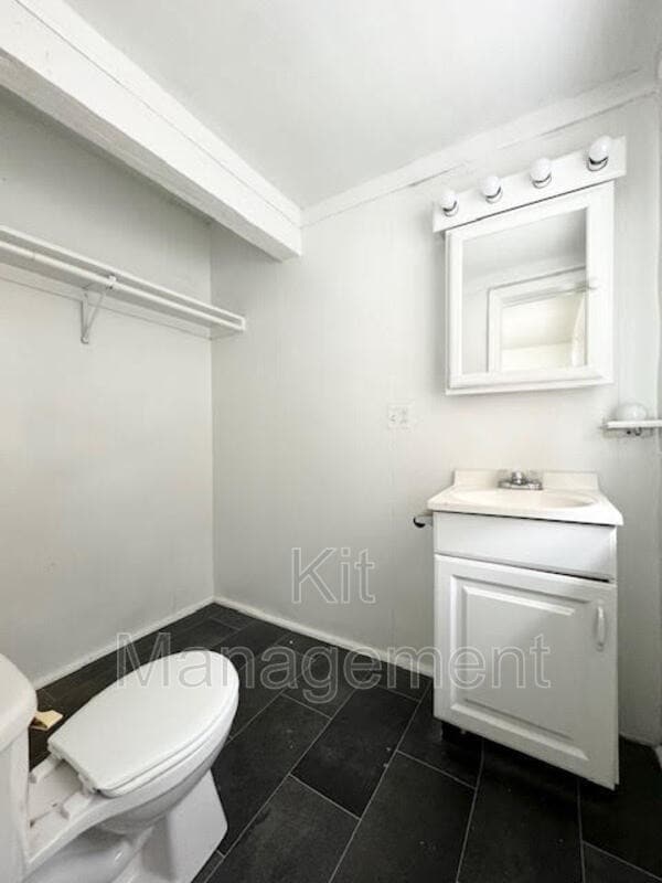 Building Photo - Charming 3-Bed Home with 1.5 Baths and 1,200 Sq Ft in West Toledo – $995/mo