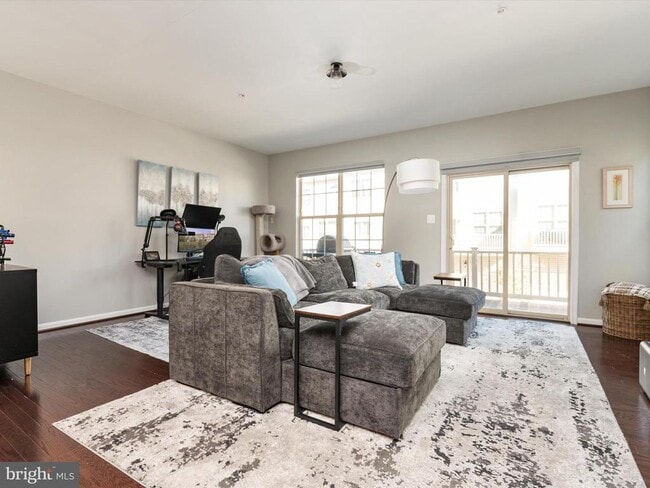 Building Photo - 2321 Marion Rd