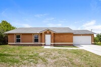 Building Photo - 577 Pierre Cir