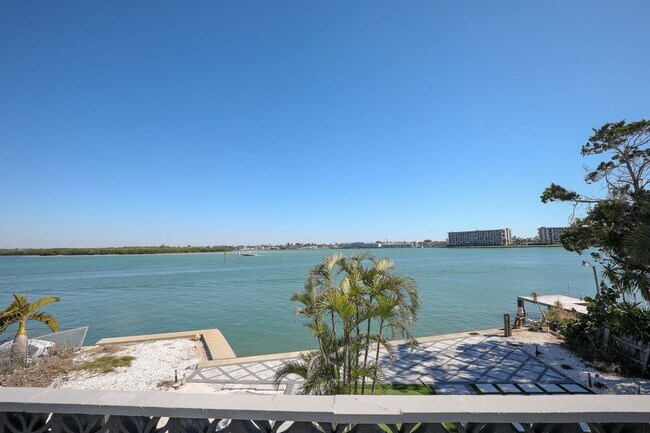 Building Photo - Fully Furnished Luxury Waterfront Unit w/in Walking Distance to the Shopping, Beach, Restaurants,...
