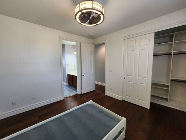 Building Photo - Beautifully Upgraded Southern Highlands Ga...