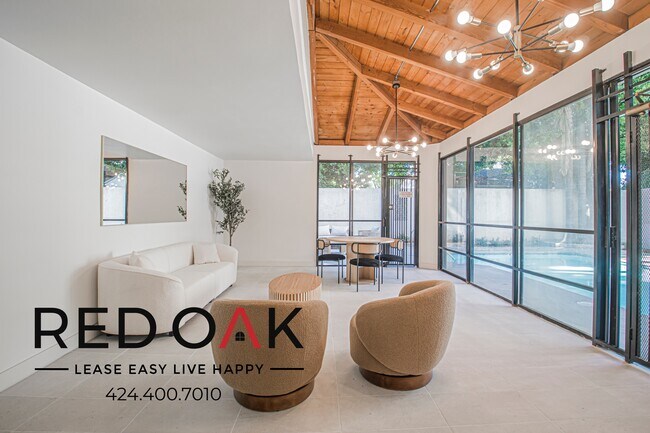 Building Photo - 4651 Cahuenga Blvd