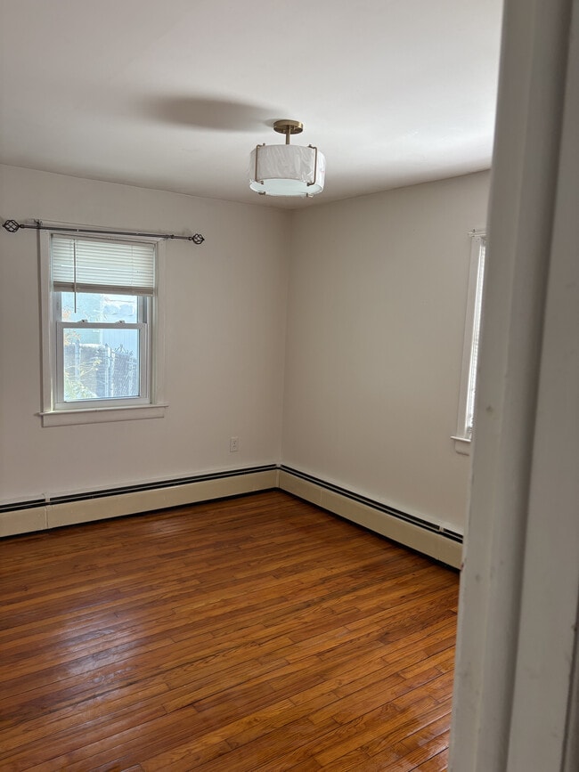 Building Photo - 32 Maiden Ln