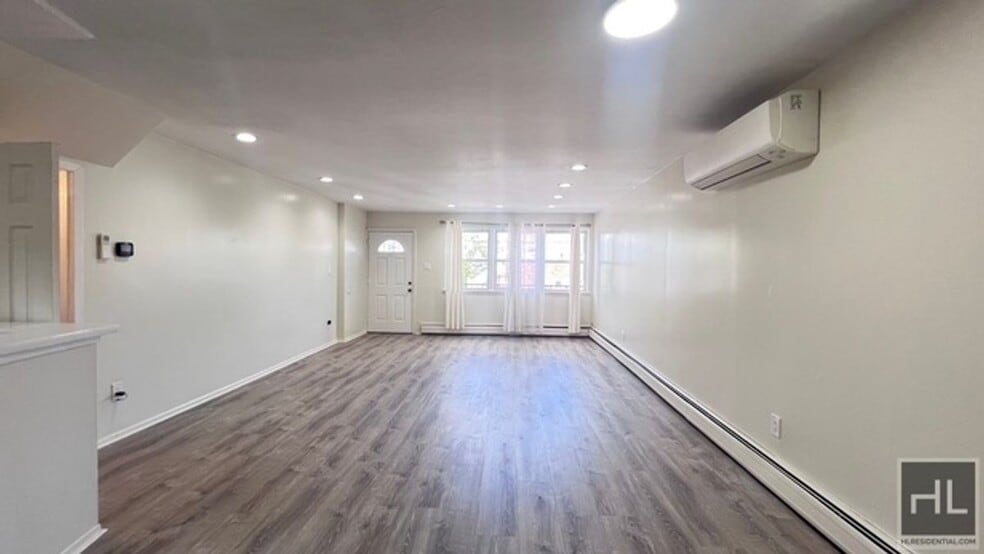 Building Photo - NEWLY RENOVATED 2 BEDROOM/2 FULL BATHROOMS...